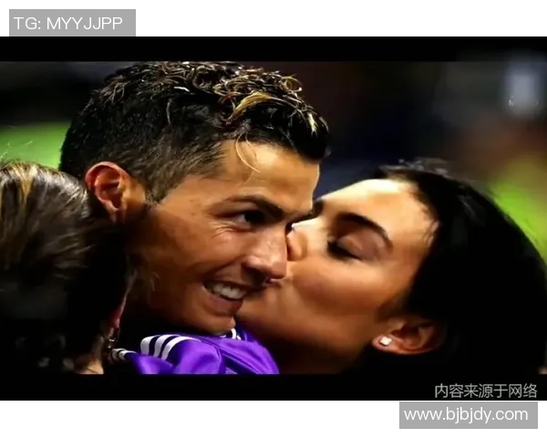 足球明星深情亲吻中国粉丝展现友谊与热爱引发热烈反响